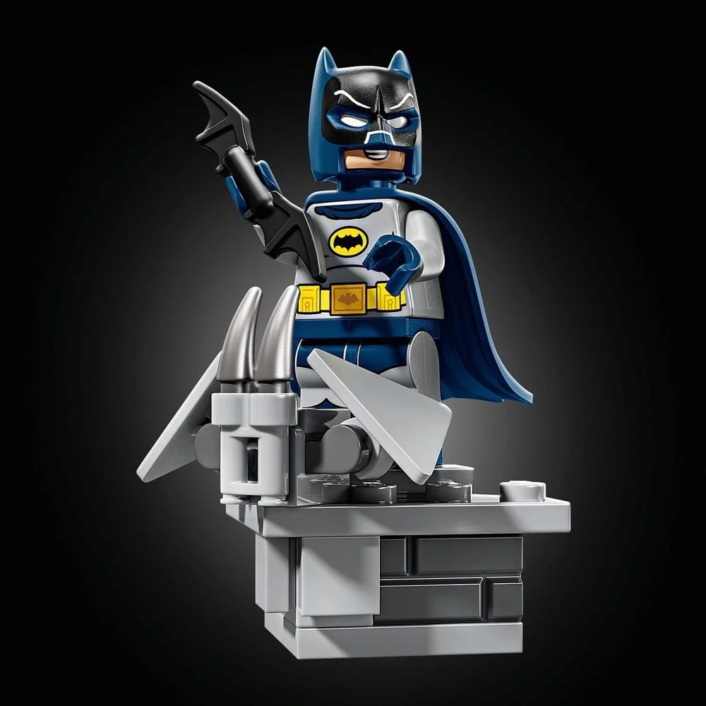 Minifigura de Batman de 1966 incluida con el LEGO 76328