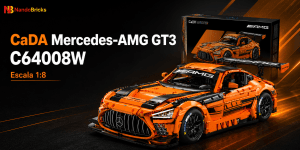 CaDA Mercedes-AMG GT3 C64008W a escala 1:8 con caja y modelo de exposición