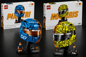 Cascos LEGO McLaren F1 2026 de Oscar Piastri y Lando Norris con cajas, minifiguras y bases de exposición