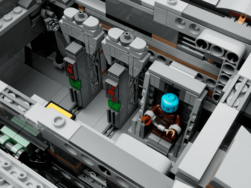 Interior del LEGO Razor Crest UCS 75331 con detalles del compartimento de carga