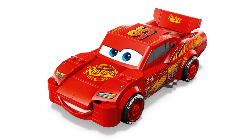 Vista delantera del LEGO Rayo McQueen 77255 con el número 95 y decoración Rust-Eze