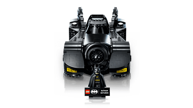LEGO Batmóvil 76355 junto a la minifigura de Batman y su base