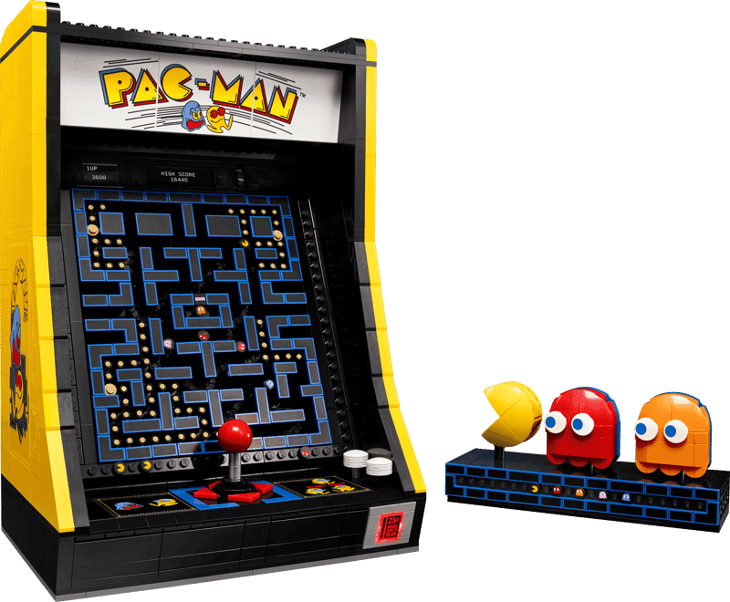 Máquina recreativa LEGO PAC-MAN 10323 junto a la base con PAC-MAN y los fantasmas
