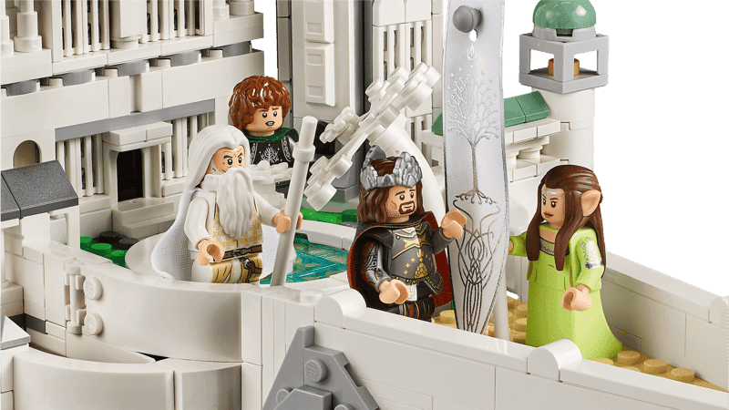 Escena interior del LEGO Minas Tirith 11377 con varias minifiguras